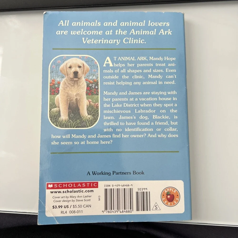 Labrador on the Lawn by Lucy Daniels and Ben M. Baglio (2005, Digest‎ Paperback)